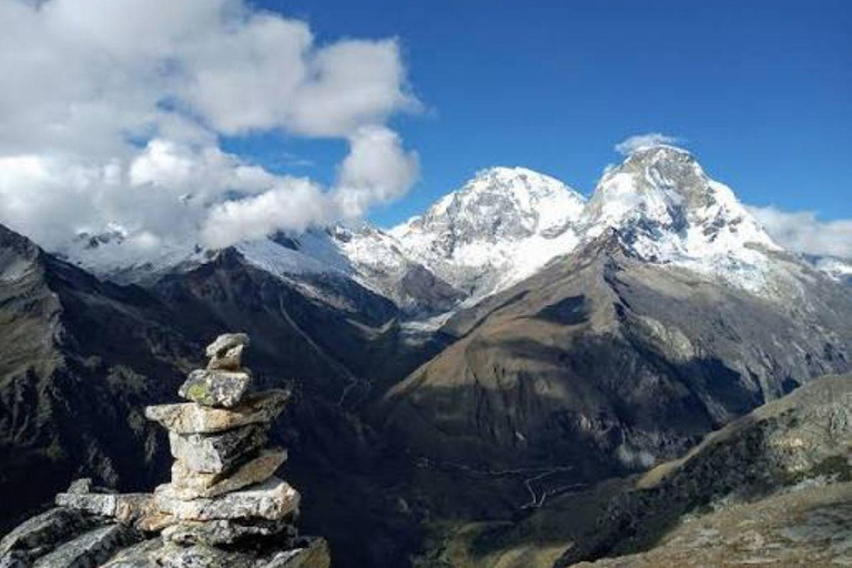 Huaraz: Laguna 69 Full-Day Guided Trekking Adventure