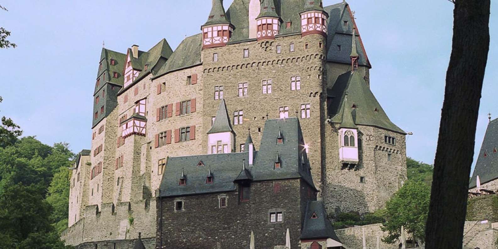 Frankfurt: Day Trip to Eltz Castle
