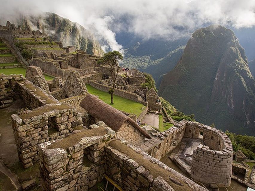 Machu Picchu: Camino Inca Excursión guiada de 2 días y alojamiento ...