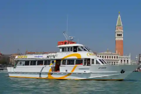 From Cavallino-Treporti: Fast Cruise to Venice and Back