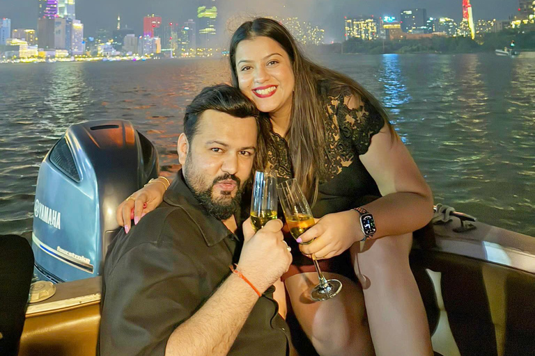 胡志明市：2026年除夕烟花快艇之旅团体游：除夕烟花快艇巡游