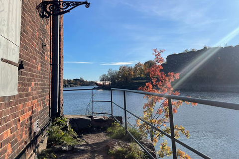 Private UNESCO Suomenlinna Tour: Fortress & Sea landscapes