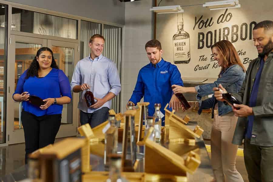 Bardstown: Bourbon-Verkostung, Abfüllung und Whiskey-Labor. Foto: GetYourGuide Bardstown: Bourbon-Verkostung, Abfüllung und Whiskey-Labor. Foto: GetYourGuide