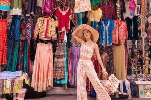 Delhi: Guided Shopping Tour Experience with Female Expert