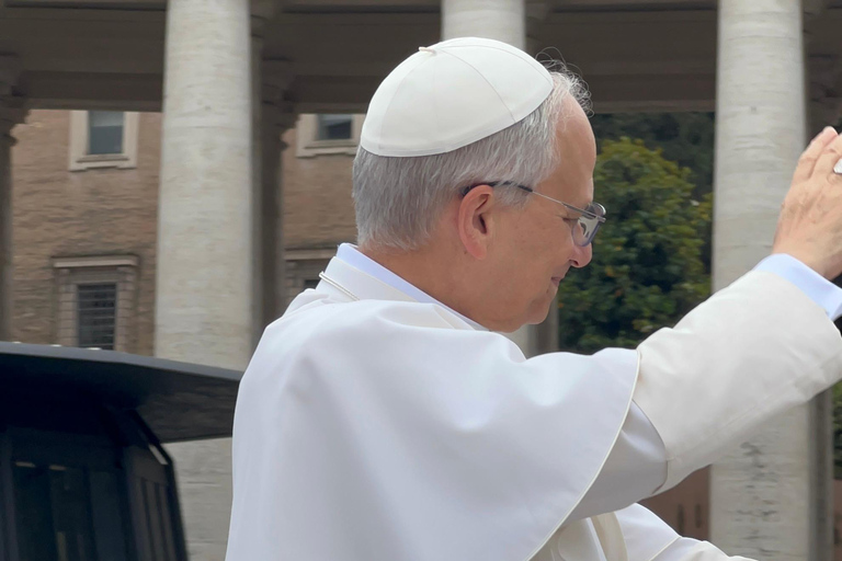 Newlywed couples blessing during Pope Leone XIV audience