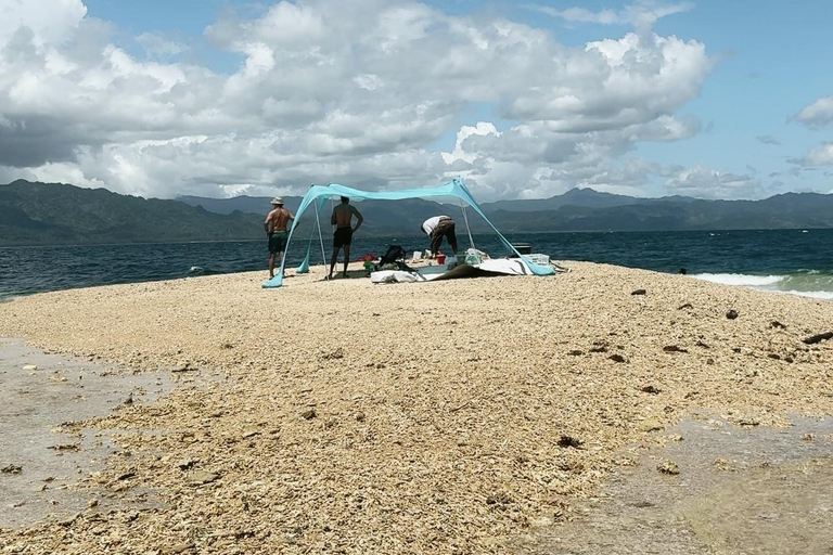Vanua Levu: Private Snorkeling Tour with Equipment & Drinks