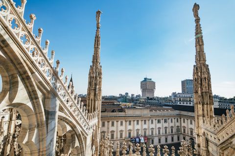 Milão: Visita guiada aos telhados do Duomo e à catedral com ingressosMilão: Visita guiada em inglês aos telhados do Duomo e à Catedral