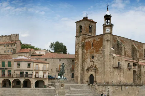 TOUR POR TRUJILLO CON ENTRADAS A MONUMENTOS