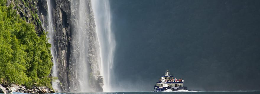 Ålesund – Geirangerfjord: andata e ritorno in barca elettrica ibrida