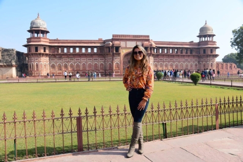 Agra: Excursión de medio día en coche por el Taj Mahal al amanecer y el fuerte de Agrasólo Guía