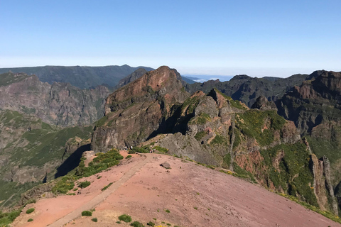 Madeira: Guided Peak Crossing: Pico do Arieiro to Pico Ruivo