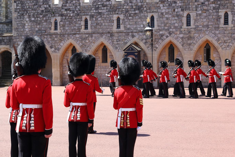 London: Windsor, Stonehenge, Bath Scenic Day Trip Shared Tour, Meet at Paddington Station