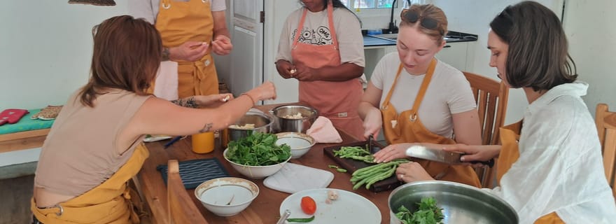 Cuisiner avec Arun et la famille tamoule