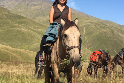 Tbilisi: Paardrijtocht door de Pankisi-kloof met dinerTbilisi: Paardrijden in de Pankisi-kloof met diner