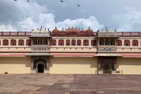 Jaipur: Un Gran Patrimonio en el Mismo Día - Heritage Rajasthanexcursión con almuerzo, entrada a los monumentos, coche y guía local solamente.