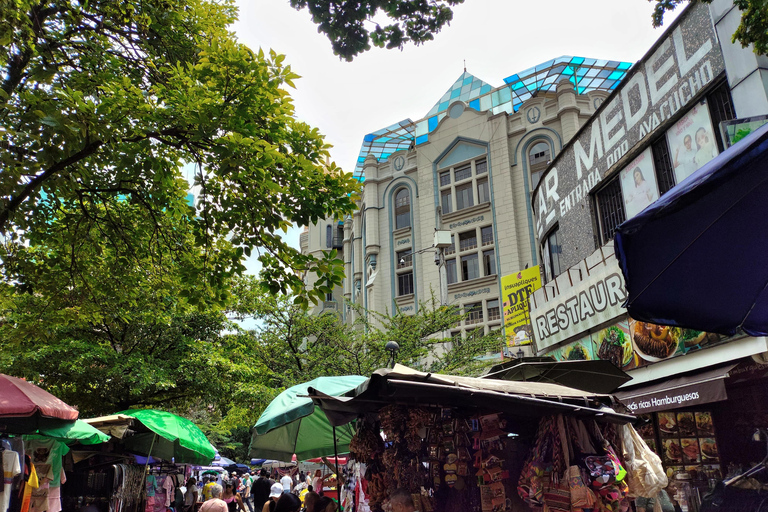 Medellín: Tour durch die Comuna 13, den Botero Park und den Metrocable mit einem lokalen Guide