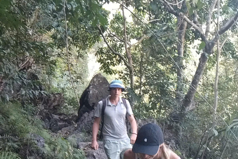 De Ha Noi: 2 dias de Trekking na Montanha do Olho de Anjo e de mota