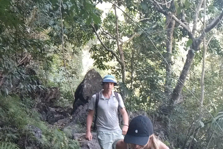 De Ha Noi: 2 dias de Trekking na Montanha do Olho de Anjo e de mota