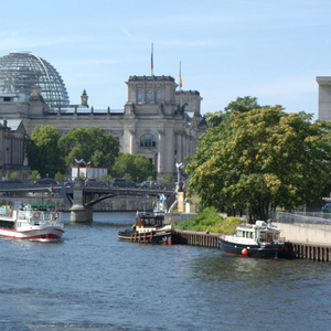 Berlin: 1–1,5-stündige Sightseeing-Spreefahrt ab Friedrichstraße