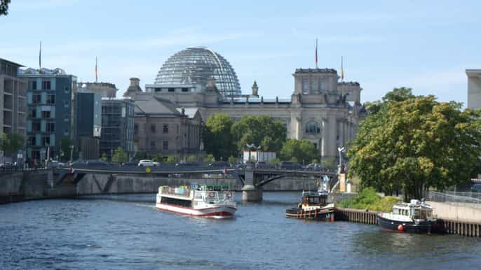 Berlin: Bootstour - Sightseeing Brückenfahrt auf der Spree