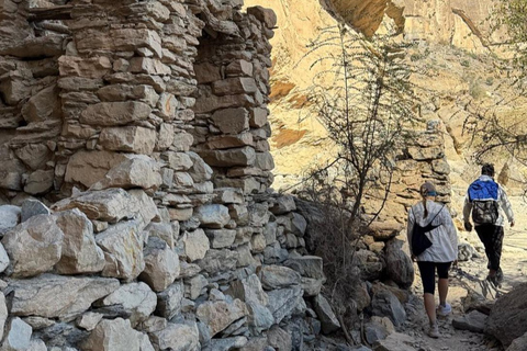 Muscat: Jebel Shams Balcony Walk & Wadi Nakhr Shared Tour