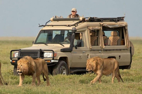 Nairobi:2 Day Hells Gate, Lake Naivasha & Lake Nakuru Safari