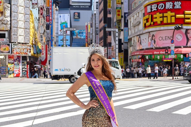 Tokyo: Shinjuku Morning Private Photoshoot – less crowded