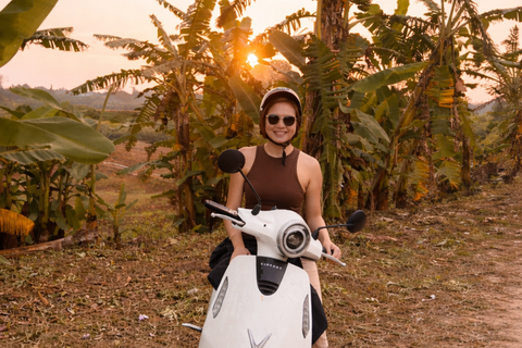 Hanoi Street Food Tour: Female Riders Motorbike & Sunset Priavte tour with female riders