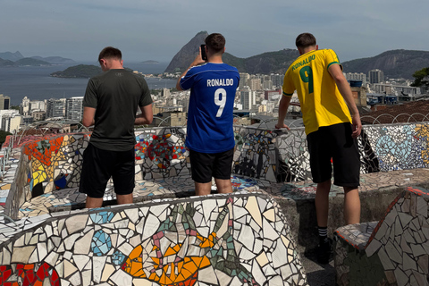 Rio: Tour and FIFA soccer field in the heart of the Tavares Bastos favela Rio: Visit and FIFA football pitch in the heart of the Tavares Bastos favela