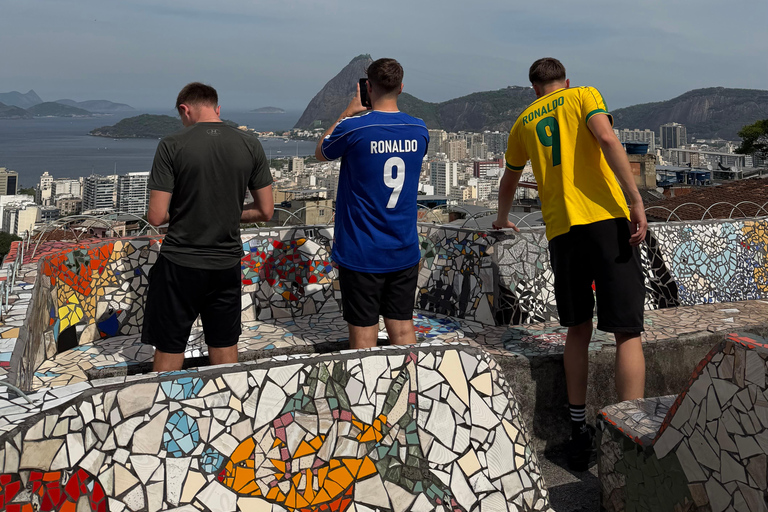 Rio: Tour and FIFA soccer field in the heart of the Tavares Bastos favela Rio: Visit and FIFA football pitch in the heart of the Tavares Bastos favela