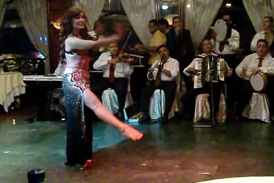 Kairo: Nil-Dinner-Kreuzfahrt mit Bauchtänzerin-Show mit Abholung. Foto: GetYourGuide