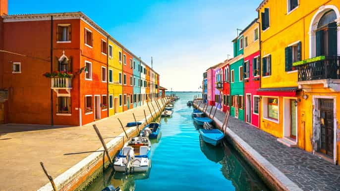 From Venice: Murano & Burano Guided Tour by Private Boat