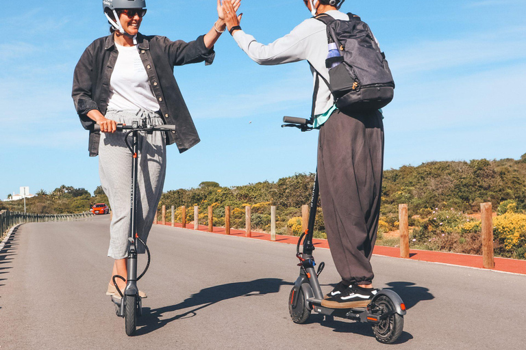 Ferragudo: scooter elettrici per un&#039;avventura nel villaggio del divertimentoFerragudo Village: Noleggio scooter elettrici