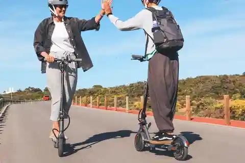 Ferragudo : Scooters électriques pour une aventure amusante dans le village