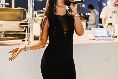 Dubai: Marina Premium Dinner Cruise with Unlimited Drinks Upper Deck without transfers