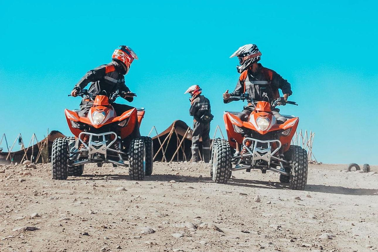 Marrakech: Excursão ao deserto de Agafay com quadriciclo, passeio de camelo e jantar