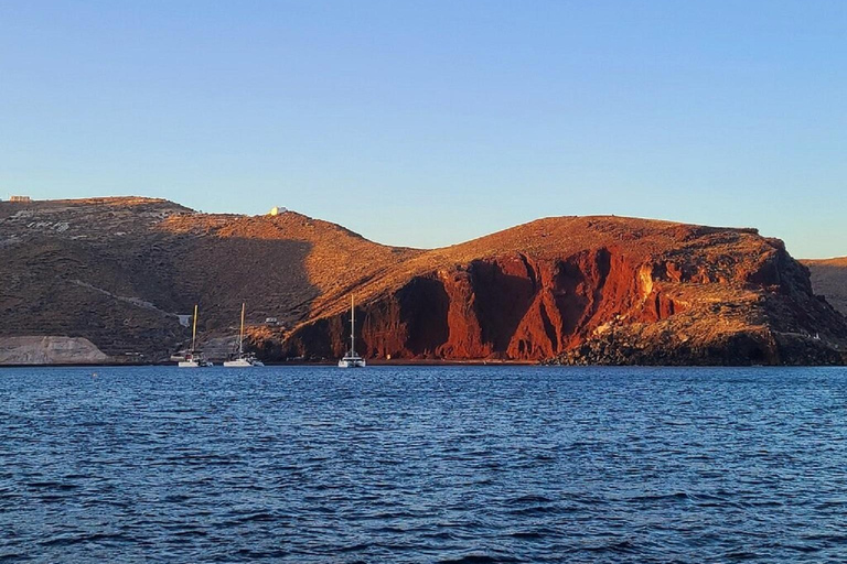 Santorini:Cruceros en catamarán por la isla volcánica.