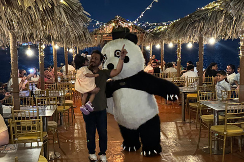 迪拜河阿拉伯独桅帆船巡游、小型游艇码头表演、自助餐和饮料选项迪拜河游船+晚餐+现场舞蹈表演（不含接送服务）