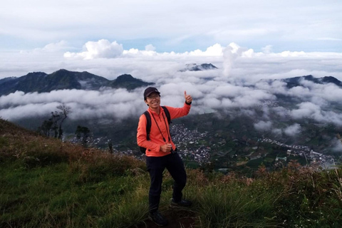 De Yogyakarta: Excursão de trekking ao nascer do sol no Monte Prau