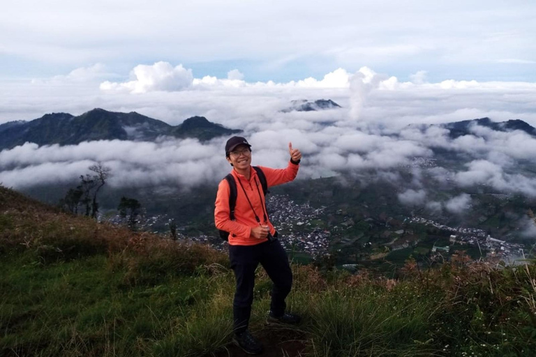 De Yogyakarta: Excursão de trekking ao nascer do sol no Monte Prau