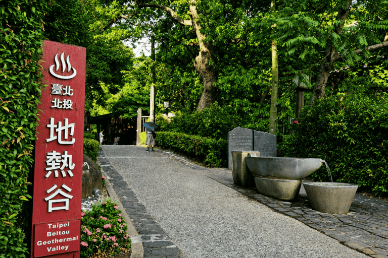 Taipei: Tamsui and Beitou Private Walking Tour