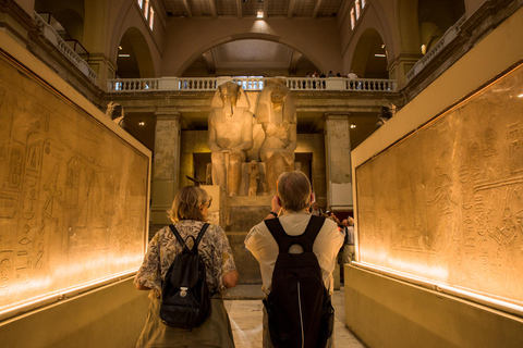 Il Cairo: Tour guidato al femminile delle piramidi, del bazar e dei museiTour condiviso in francese