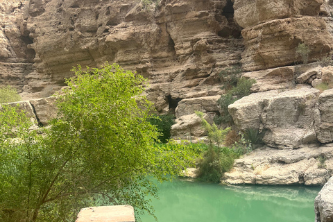 Muscat: Wadi Shab Hike and Bimmah Sinkhole Tour with Lunch Muscat: Wadi Shab Hike and Bimmah Sinkhole Tour with Lunch