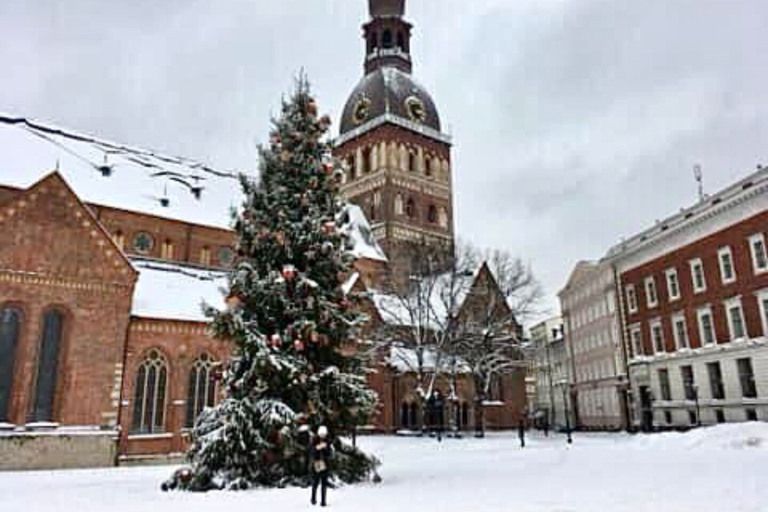 Riga Old Town, C Market & Art Nouveau Guided Walking Tour