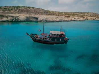 Protaras: Blå lagune og piratcruise med skilpadder