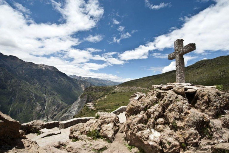 Arequipa: Colca Valley and Condor Viewpoint 2 Days/1 Night