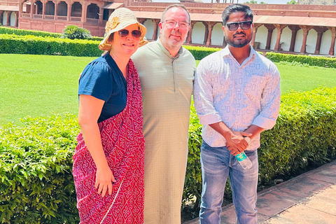 Delhi : excursion de 5 jours dans le Triangle d&#039;Or avec un guide germanophoneExcursion de 5 jours avec hébergement dans des hôtels 4 étoiles