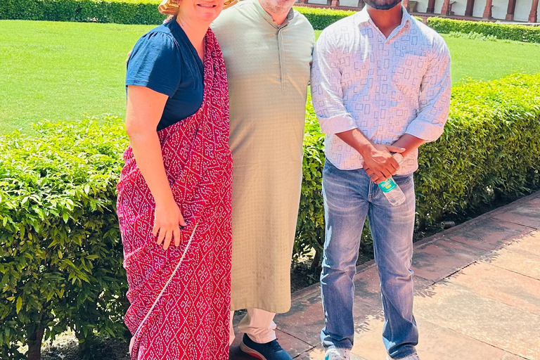 Delhi : excursion de 5 jours dans le Triangle d&#039;Or avec un guide germanophoneExcursion de 5 jours avec hébergement dans des hôtels 4 étoiles