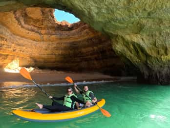 Carvoeiro: Excursión en Kayak por la Cueva de Benagil con fotos 4k