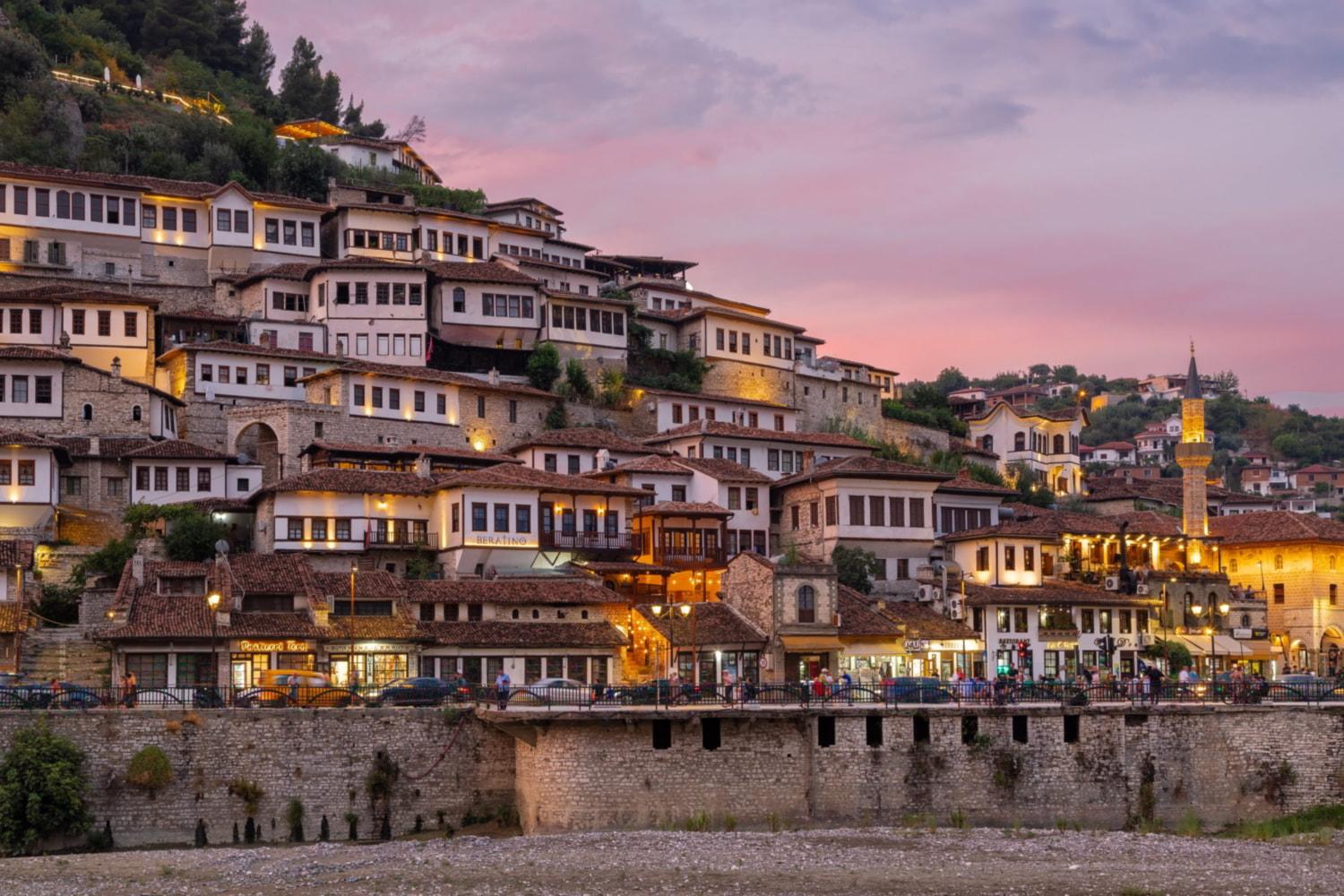 Von Durrës/Golem: Schloss Berat – ein UNESCO-Juwel
